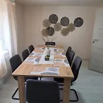Corner Vendeghaz - 度假居 *
